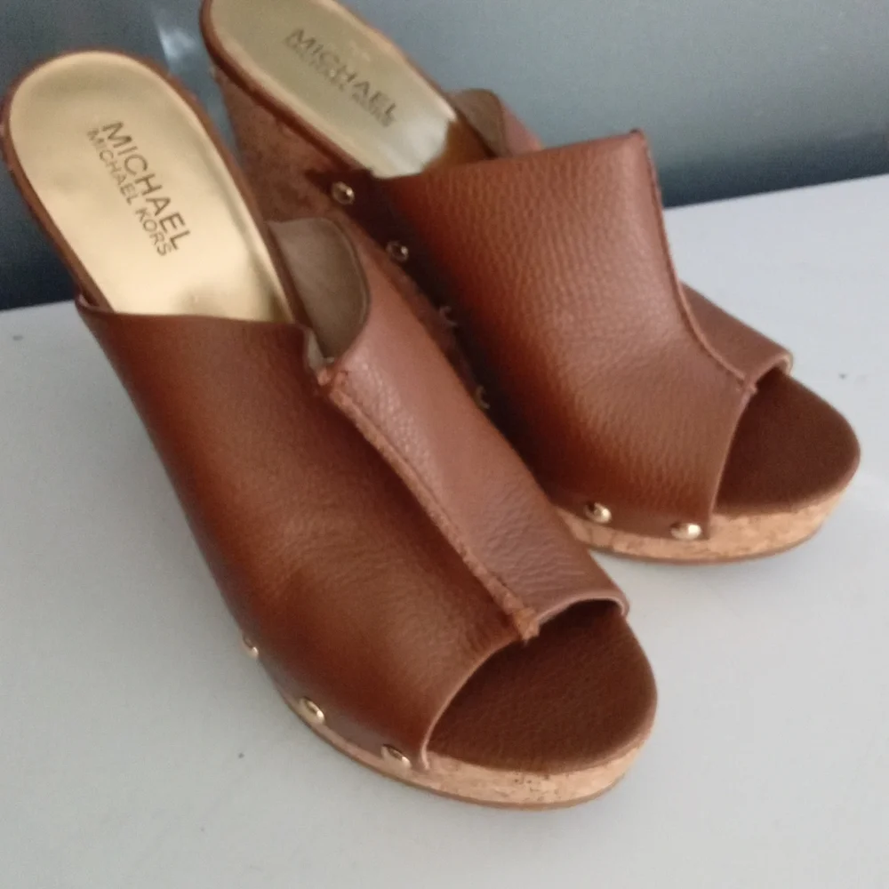 MICHAEL KORS Brown Leather Cork Wedge Mules Open Toe Studded Sandals Womens Size